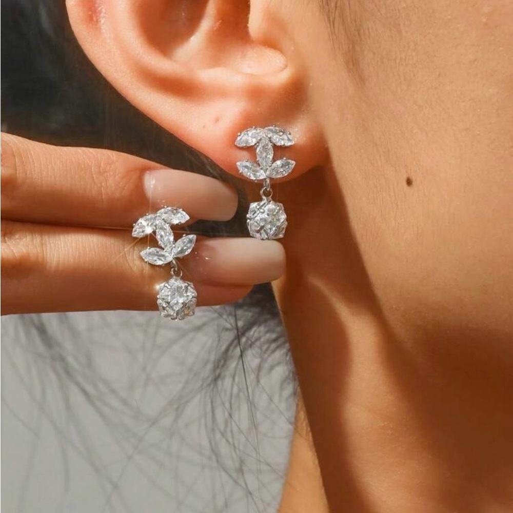 Silver / Luxury Spherical Elegant Silver Drop Earrings 😍 - Picture 5 of 5